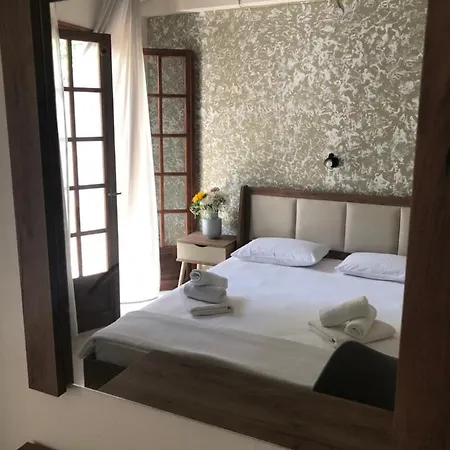 Armonia Skiathos Town